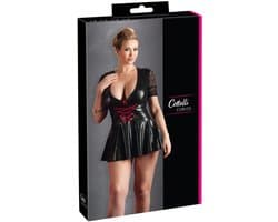 Cottelli Plus Size – Wetlook Mini Jurk met Rode Veters en Diepe Decolleté Kinky en Uitdagend – Maat 2XL – Zwart