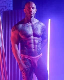 SUKREW Sheer Low-rise Thong Elect Pink - MAAT XS - Erotisch Heren Ondergoed - String voor Man - Sexy mannen String — thumbnail 4
