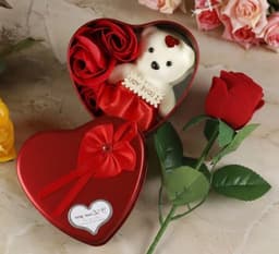 Cadeauset Hartvormig - Romantisch Geschenk - Liefde Tonen - Kunst Rozen - 4 Stuks - Rood — thumbnail 1