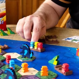 Spannend Overlevingsspel voor het Hele Gezin: Eiland Verkenning en Strategie — thumbnail 4