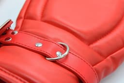 Banoch - Bondage Mittens - PU Leer - Rood - bdsm — thumbnail 4