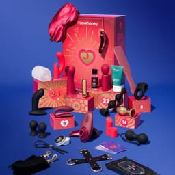 Erotische adventskalender 2026 voor koppels - Lovehoney x Womanizer - 24 ondeugende verrassingen - Womanizer Liberty 2-stimulator, We-Vibe Sync Lite met appbediening - seksspeeltjes voor hem en haar - ondeugend kerstcadeau — thumbnail 1