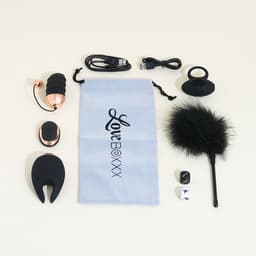 Loveboxxx - Romantic Couples Box - Erotische Geschenkset - Kerstcadeau voor Volwassenen - Geschenkset Vrouwen en Mannen - Cadeau Vrouw en Man - Giftset Vrouw en Man - Erotisch — thumbnail 2