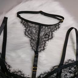 Sexy Lingerieset – Eternal Seduction – Erotisch & Verleidelijk – Luxe Kant – Jarretel Set – Sensuele Kanten Lingerie – Verstelbare Bandjes – Vrouwelijk – Lingerie Erotisch – Lingerie Sexy setje – Maat S, M, L en XL — thumbnail 17