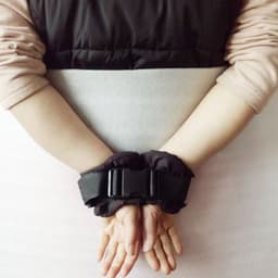 Zachte bondage handboeien - Dwangbuis - BDSM - Verstelbaar - Zwart - One size — thumbnail 2