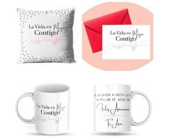 Cadeauset Kussen Mok - Valentijnscadeau Liefde - Romantisch Vieren - Met Liefdescitaten - 35x35 cm - Multicolor