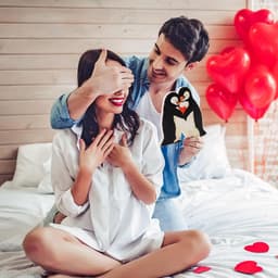 Houten Decoratie Pinguïn Liefdespaar Cadeau voor Jubileum en Valentijnsdag — thumbnail 4