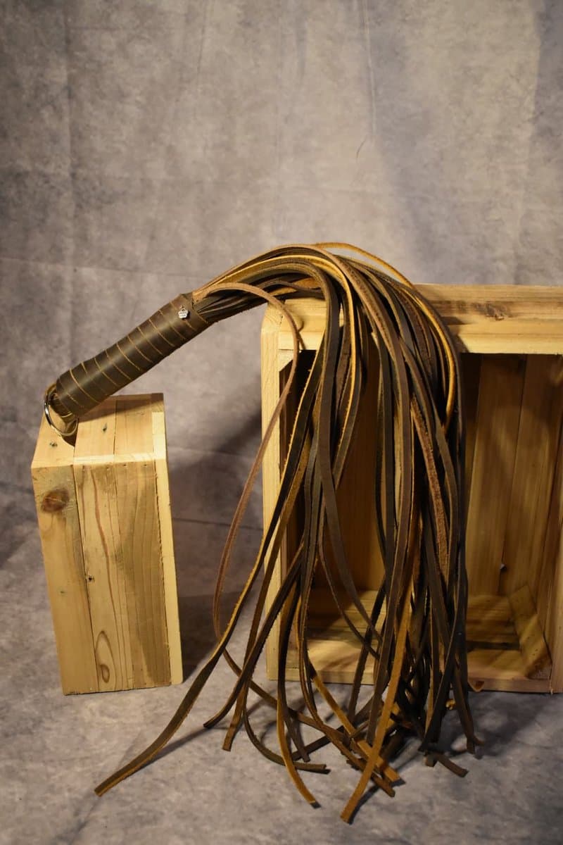 Flogger Hardtail- 36 tails - echt leder - 2 tinten bruin - Zweep flogger - Erotische Zweep – BDSM – Seks zweep – Bondage – Sm zweep – Leer – bicolor - Flogger - SM — afbeelding 1
