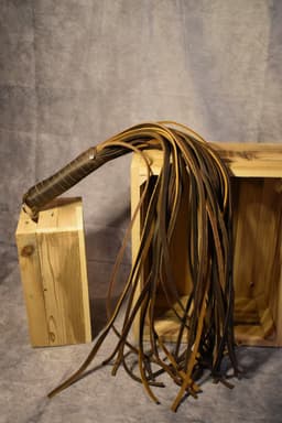 Flogger Hardtail- 36 tails - echt leder - 2 tinten bruin - Zweep flogger - Erotische Zweep – BDSM – Seks zweep – Bondage – Sm zweep – Leer – bicolor - Flogger - SM — thumbnail 1
