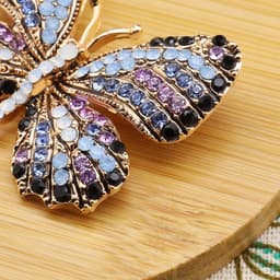 2 STKS Vlinder Broche Pin Legering Strass Insect Revers Pin Dier Pin Bee Decoratie Borstpin Corsage Badge Voor Rugzakken T-Shirts Jassen Truien Rokken Hoeden, 4.5x3.7cm, bergkristal — thumbnail 4