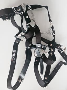 BNDGx® - Bondage tuig pak Harnas vrouw riem - Erotische sex Body Nep Leer met ketting - Verstelbaar - — thumbnail 2