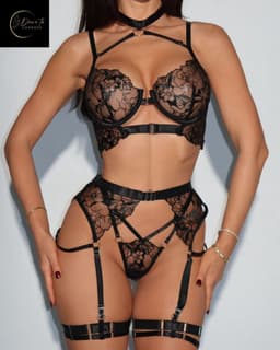 Luxe Lingerieset Dames – Sexy Lingerie – Erotische Lingerie Set – 4-delige Jarretelset – Zwart Kant – Beugel BH – High Waist Lingerie – Boudoir Set – Chique – High End – Madam Hommard – Exclusief – Cadeau Set – Dare to Undress – Maten XS, S, M, L, XL — thumbnail 2