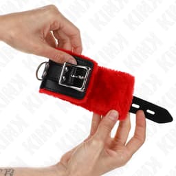 Kink - Fur Lined Wrist Restraints With Square Holes Red And Black Belt Adjustable 17-29 Cm X 6 Cm — thumbnail 3