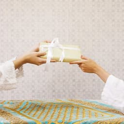 Islamitische Cadeauset - Moslim Geschenkset - Religieuze Gelegenheden - Gemaakt in Turkije - 110 x 70 cm - Wijnrood — thumbnail 2