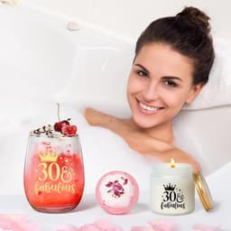 30e Verjaardagscadeaus voor Vrouwen | Gepersonaliseerde Wijnglas, Geurkaars en Bad Bomb Set — thumbnail 4