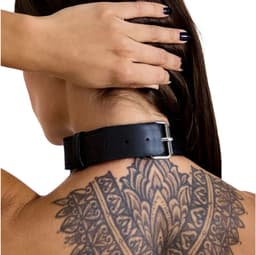 Verstelbaar Kunstleren Harnas BH - Sexy Lichaamsketting voor Dames - BDSM Accessoire - Incl. Zwarte Kruis-Tepelstickers | LekkerStout | ( LS298 ) — thumbnail 2