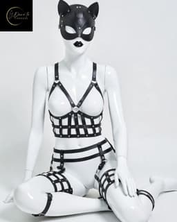Sexy Complete Lingerieset – Inclusief Masker, Harnas Body en Jarretelgordel met Been Straps – Zwart – Verstelbaar – BDSM – Fetish – PU Leer – B.I.T.C.H. – Wasteland – Sexy Lingerie – Kinky Lingerie – Erotische Lingerie – Dare to Undress – One Size — thumbnail 4