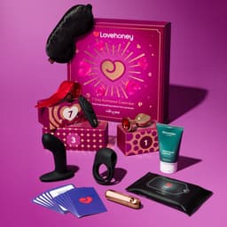 Erotische 7-daagse adventskalender voor koppels - Romance-geschenkset van Lovehoney x We-Vibe - 7 ondeugende verrassingen - We-Vibe Moxie+ slipvibrator, vibrerend eitje, penisring, prostaatstimulator - ondeugend kerstcadeau — thumbnail 1