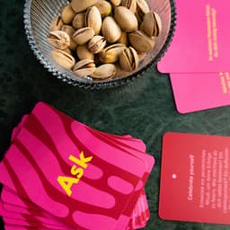 The Oh Collective Soft Spark Set - Erotische cadeauset - Self Love kaartspel 53 kaarten + Date Night chocolade — thumbnail 2