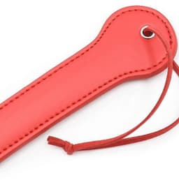 Adultshop - Spankplank SLUT - Spankplank SLUT | Luxe Rode PU Leder BDSM Paddle voor Dominante Spanking Sessies — thumbnail 2