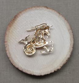Broche met sterrenbeeld Steenbok van verguld staal., Roestvrij staal — thumbnail 2