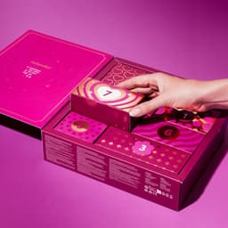 Erotische 7-daagse adventskalender voor koppels - Romance-geschenkset van Lovehoney x We-Vibe - 7 ondeugende verrassingen - We-Vibe Moxie+ slipvibrator, vibrerend eitje, penisring, prostaatstimulator - ondeugend kerstcadeau — thumbnail 3