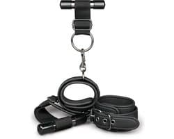 EasyToys - Over the Door Wrist Cuffs - Duurzaam - Bondage Set - Handboeien - BDSM Set - BDSM Toys - Rollenspel Erotiek - Erotisch Spel - Sex Toys voor Vrouwen en Mannen - Zwart