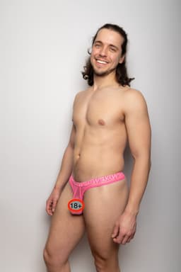 SUKREW Sheer Low-rise Thong Elect Pink - MAAT S - Erotisch Heren Ondergoed - String voor Man - Sexy mannen String — thumbnail 5