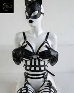 Sexy Complete Lingerieset – Inclusief Masker, Harnas Body en Jarretelgordel met Been Straps – Zwart – Verstelbaar – BDSM – Fetish – PU Leer – B.I.T.C.H. – Wasteland – Sexy Lingerie – Kinky Lingerie – Erotische Lingerie – Dare to Undress – One Size — thumbnail 1