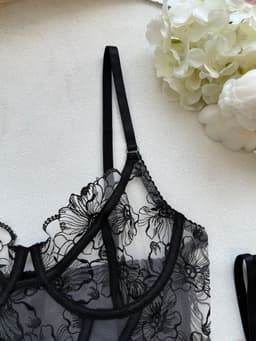 Zwarte Bloemen Kanten Corset Lingerie Set - Transparant Mesh Body Met Kousenbanden & Dijbandjes - Sexy Ondergoed Vrouwen Romantisch Cadeau Voor Haar — thumbnail 3