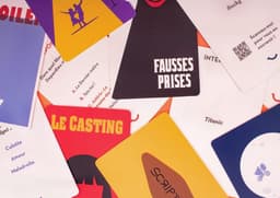 Filmspel - Partyspel - Filmquiz - Interactief - 14.6 x 6.8 x 10.5 cm - Paars — thumbnail 5