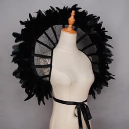Sensual Seduction – Zwart Veren Halscorset met Kant – Boudoir – Kinky Statement Piece – Erotisch Accessoire – BDSM – Fetish – Clubwear – Kinky Choker Cape – Wasteland – KOTB – Crazy Wonderland – Sexy Lingerie Dames – One Size – Dare to Undress — thumbnail 4