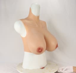 Siliconen Borsten- Breastplate- 100% siliconen- 5800 gram- Grote Borsten- Nep borsten- K cup- Cosplay- Travestie-Transgender — thumbnail 4