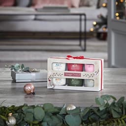 Giftset met 6 Geurende Stearin Kaarsen - Sneeuw Globe Wonderland Collectie - Perfecte Cadeaus voor Vrouwen — thumbnail 3
