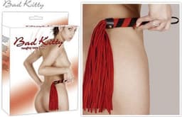 Bad Kitty – Korte Suède Flogger Zweep voor Erotische Discipline en Genot - Rood — thumbnail 6