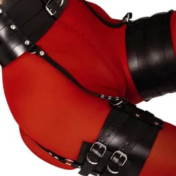 Sexy Zwart Harnas - Verstelbaar Tuigje met Brede Riemen voor Middel en Benen - Kunstleer Bondage Lingerie - Erotisch Sex Speeltje voor Mannen en Vrouwen - Sex Toys — thumbnail 2