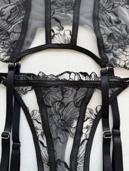 Zwarte Bloemen Kanten Corset Lingerie Set - Transparant Mesh Body Met Kousenbanden & Dijbandjes - Sexy Ondergoed Vrouwen Romantisch Cadeau Voor Haar — thumbnail 4
