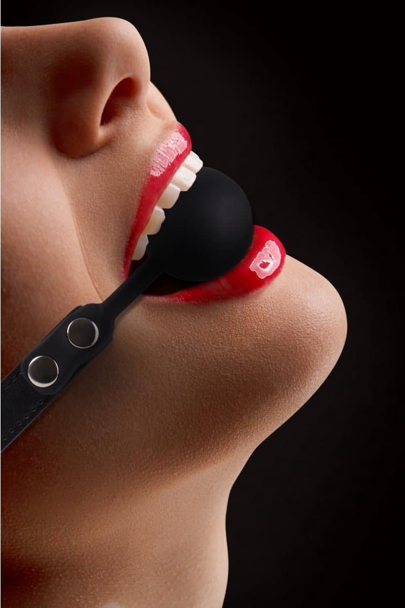 Ouch! Siliconen Ball Gag Mond Knevel met Verstelbare Riem – Zwart — afbeelding 1