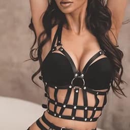 Sexy Complete Lingerieset – Inclusief Masker, Harnas Body en Jarretelgordel met Been Straps – Zwart – Verstelbaar – BDSM – Fetish – PU Leer – B.I.T.C.H. – Wasteland – Sexy Lingerie – Kinky Lingerie – Erotische Lingerie – Dare to Undress – One Size — thumbnail 12