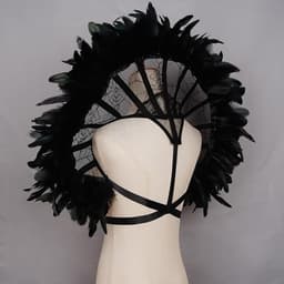 Sensual Seduction – Zwart Veren Halscorset met Kant – Boudoir – Kinky Statement Piece – Erotisch Accessoire – BDSM – Fetish – Clubwear – Kinky Choker Cape – Wasteland – KOTB – Crazy Wonderland – Sexy Lingerie Dames – One Size – Dare to Undress — thumbnail 3