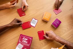 Slide in the DMs Partyspel voor Volwassenen - Hilarisch Kaartspel voor Groepen — thumbnail 4