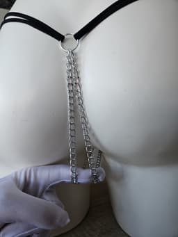 String Kruisloos - LATEX- Zwart - Open kruis met ketting Fetish erotische kleding dames — thumbnail 5