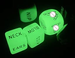Actie4you® - Erotische Dobbelstenen - Glow in the Dark - 36 Opties - Seks Dobbelstenen - Erotisch Spel - Kamasutra Spel - Sex Dice – 6 Dobbelstenen — thumbnail 4