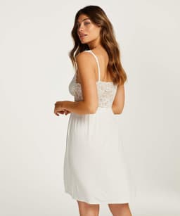 Lingerie Slipdress met Kantdetails - Vrouwelijk Nachthemd — thumbnail 2