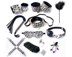Panterprint - Bondage Set - Bondageset - Erotisch - Bondage - Luxe set - Speeltjes Voor Volwassen - Game Erotische BDSM - Handboeien - Seks Spel - Zweep - Tepelklemmen - SM – Zwart – seks speeltjes