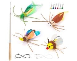 Interactief kattenspeelgoed, veren, insecten, kattenhengelset met 4 schattige insectenhangers met belletjes, uittrekbare veerstaaf voor katten en katten, natuurlijk houten stok