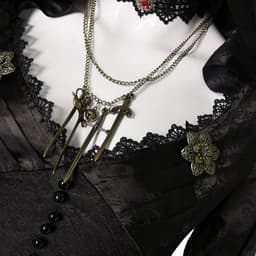 Vampire Madam Gothic Kostuum met Kap voor Dames - Cosplay Outfit voor Halloween en Carnaval — thumbnail 3