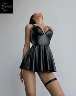 Latex Wetlook Sexy Jurkje – Lingerie Erotisch – Zwart – Lingerie Setje – Luxe Lingerieset – Leren PU Lingerie Jurkje – Leatherlook – Verleidelijk & Mysterieus – Inclusief Chocker – Kinky – BDSM – Festival Outfit – Clubwear – Wasteland – S, M, L, XL — thumbnail 4