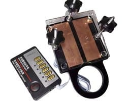 Ballencrusher Electro Shock- RVS - Scrotum - Balzak - E-stim stroom - Brancard - BDSM