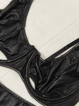 Sexy Lingerie Set 4-delig – Zwart Kunstleer met BH, Jarretelgordel, Slip & Beenbanden — thumbnail 4